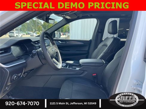 New 2025 Jeep Grand Cherokee Altitude image 16