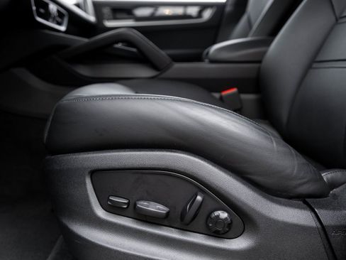 Certified 2025 Porsche Cayenne E-Hybrid Coupe image 23