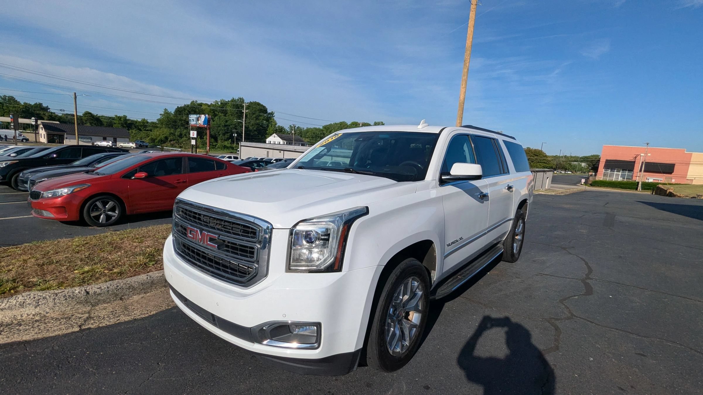 Used 2016 GMC Yukon XL SLT w/ Open Road Package AWD/4WD image 3