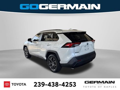 Used 2022 Toyota RAV4 XLE Premium AWD/4WD image 7