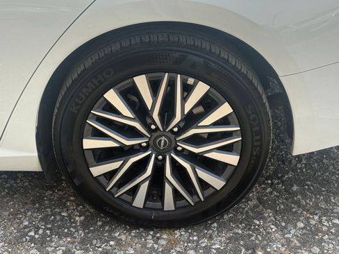 Used 2025 Nissan Altima 2.5 SV FWD image 28