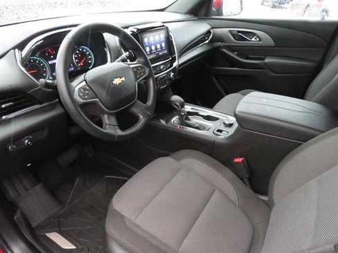 Used 2023 Chevrolet Traverse LT image 16