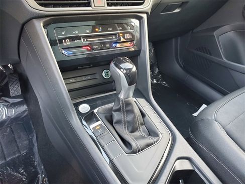 New 2026 Volkswagen Taos SE image 10