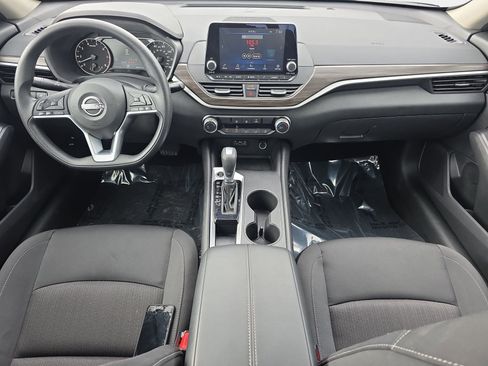 Used 2025 Nissan Altima 2.5 SV image 9