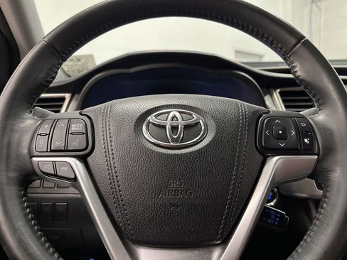 Used 2015 Toyota Highlander XLE image 17