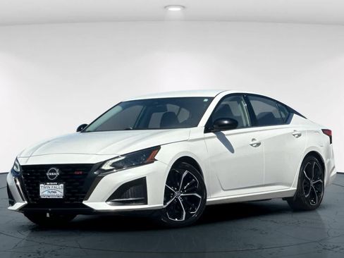 Used 2024 Nissan Altima 2.5 SR FWD image 1