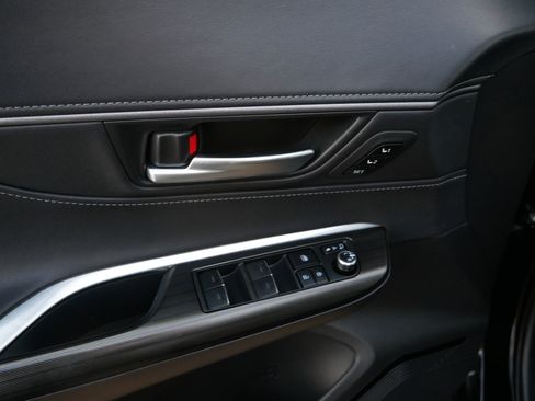 Used 2024 Toyota Venza XLE image 25