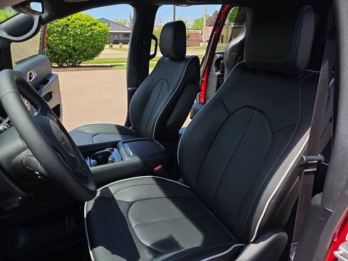 New 2027 Chrysler Pacifica Limited FWD image 17