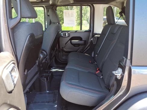 Used 2025 Jeep Wrangler Unlimited Rubicon AWD/4WD image 15