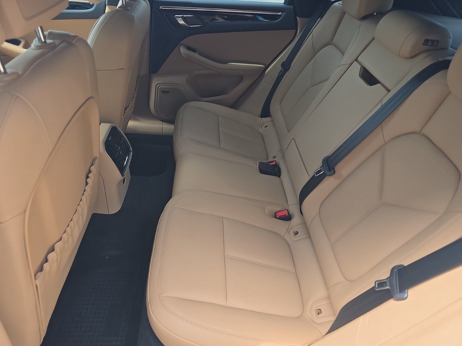 Certified 2026 Porsche Macan AWD/4WD image 14