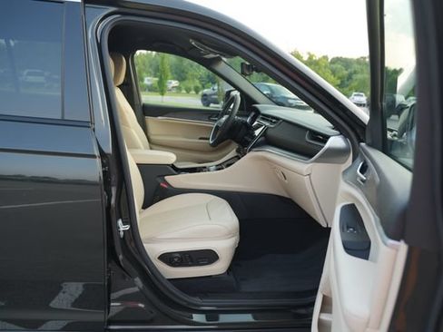 Used 2023 Jeep Grand Cherokee L Limited w/ Luxury Tech Group II RWD image 20