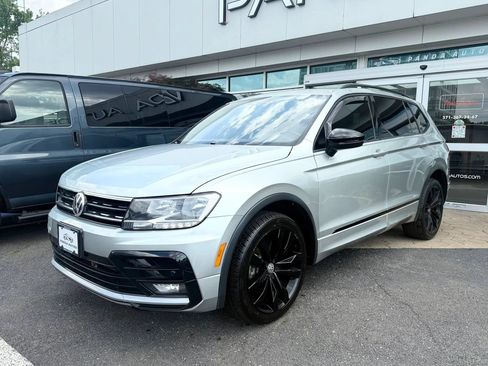 Used 2020 Volkswagen Tiguan SE R-Line AWD/4WD image 3
