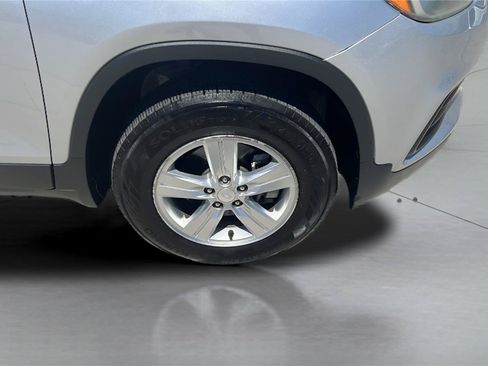 Used 2019 Chevrolet Trax LS AWD/4WD image 19