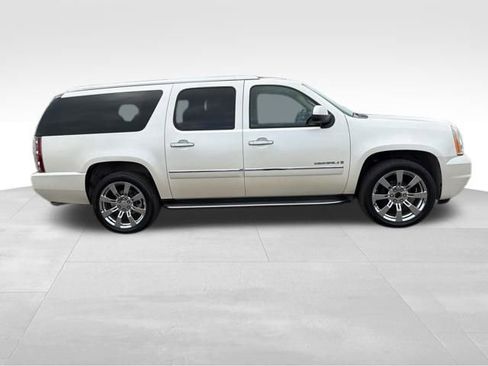 Used 2009 GMC Yukon XL Denali image 17