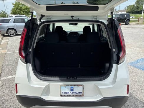 Used 2025 Kia Soul LX w/ LX Technology Package FWD image 11