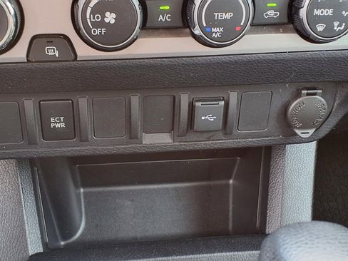 Used 2020 Toyota Tacoma SR AWD/4WD image 24