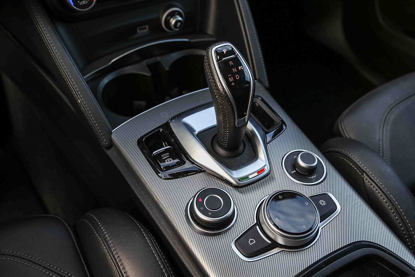 Used 2024 Alfa Romeo Stelvio Veloce AWD/4WD image 15