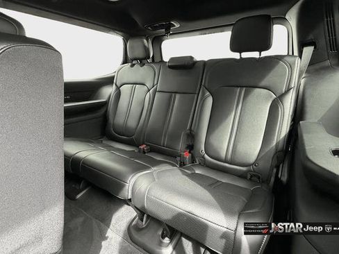 Used 2024 Jeep Wagoneer Series III w/ Premium Group I image 18