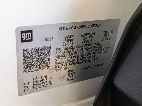 Used 2025 Chevrolet Trax LS FWD image 29