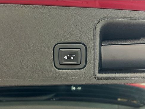 Used 2023 GMC Terrain SLT w/ Infotainment Package II image 28