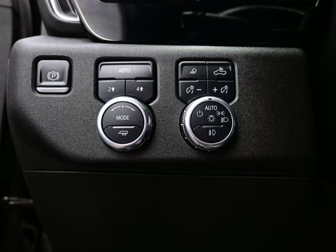 Used 2025 GMC Sierra 1500 SLT AWD/4WD image 23