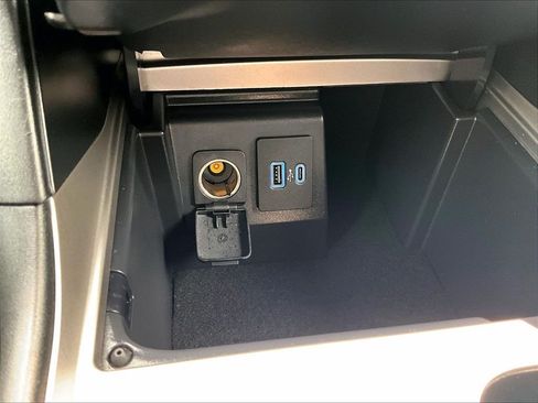 Used 2021 Ford Explorer XLT AWD/4WD image 27