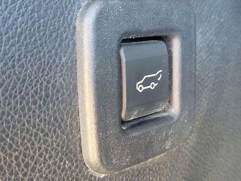 Used 2016 Ford Expedition XLT w/ Equipment Group 202A RWD image 12