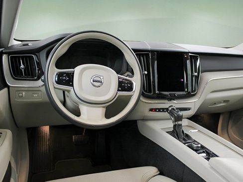 Certified 2021 Volvo XC60 T5 Inscription w/ Advanced Package image 17