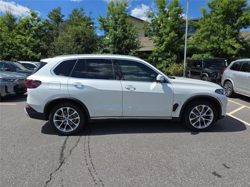 New 2026 BMW X5 xDrive40i w/ Premium Package AWD/4WD image 2