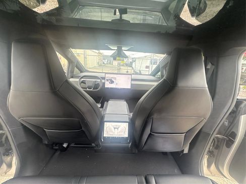 Used 2025 Tesla Cybertruck AWD Crew Cab image 26