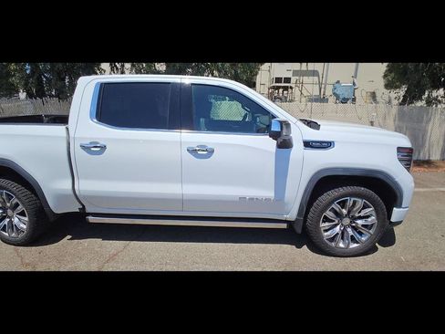 Used 2023 GMC Sierra 1500 Denali w/ Denali Reserve Package AWD/4WD image 9