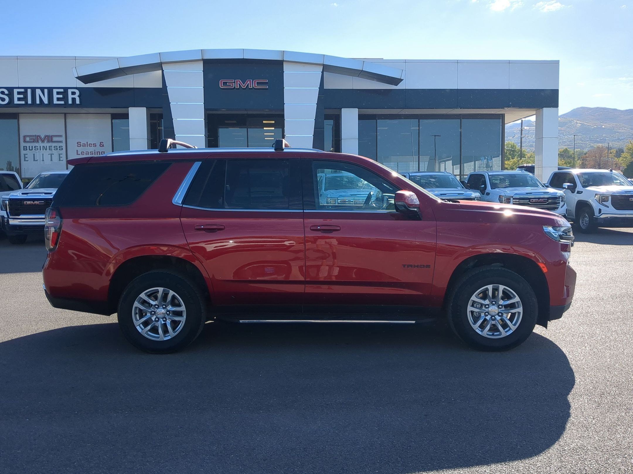 Used 2024 Chevrolet Tahoe LT w/ Luxury Package AWD/4WD image 6