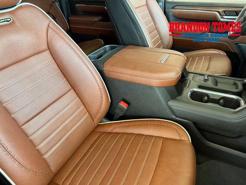 Used 2024 GMC Sierra 3500 Denali Ultimate AWD/4WD image 24