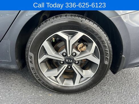 Used 2021 Kia Forte LXS FWD image 13