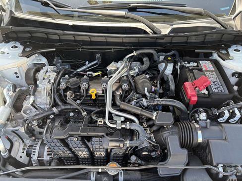 Used 2025 Nissan Altima 2.5 SV FWD image 32