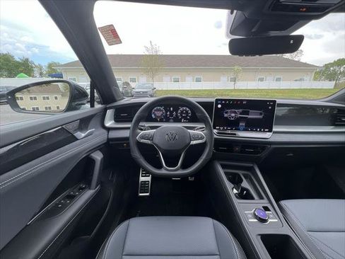 New 2026 Volkswagen Tiguan SE R-Line AWD/4WD image 14