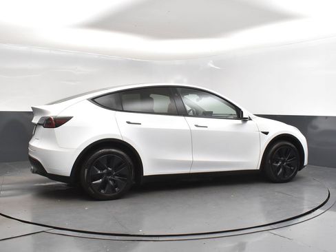 Used 2025 Tesla Model Y Long Range image 8