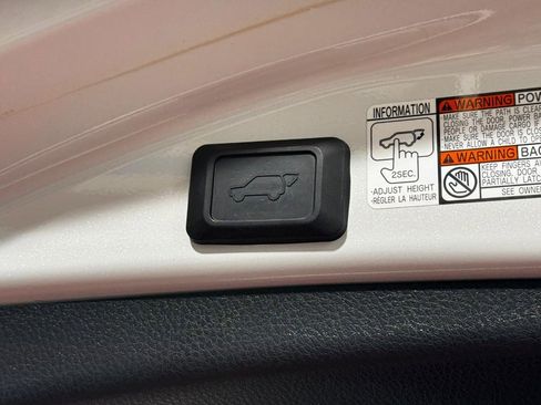 Used 2016 Toyota RAV4 Limited w/ Advanced Technology Package image 12