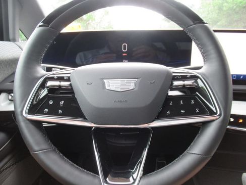 Certified 2025 Cadillac Optiq Sport 2 w/ LPO, Floor Liner Package AWD/4WD image 23