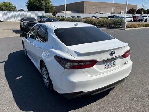 Used 2021 Toyota Camry LE FWD image 5