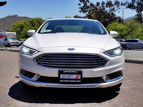 Used 2018 Ford Fusion SE w/ Fusion SE Technology Package FWD image 5