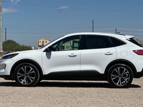 Used 2022 Ford Escape SE w/ SE Sport Appearance Package image 8