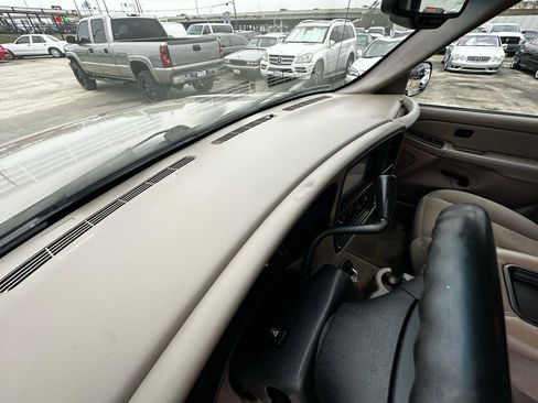 Used 2005 GMC Sierra 1500 SLE w/ Off-Road Package image 33