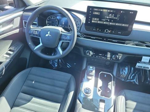 New 2026 Mitsubishi Outlander SE image 15