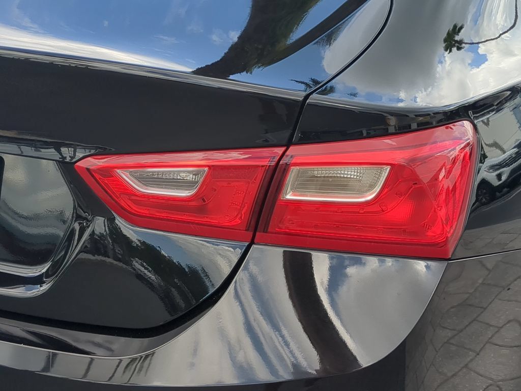 Used 2018 Chevrolet Malibu LS FWD image 7