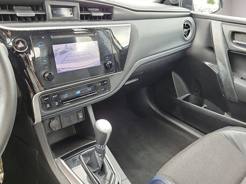 Used 2018 Toyota Corolla SE FWD image 20