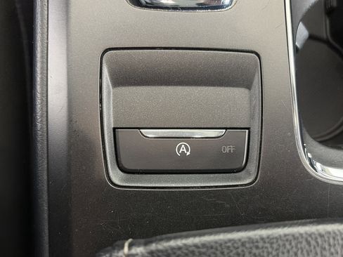 Used 2018 Ford Fusion SE w/ Fusion SE Technology Package FWD image 23