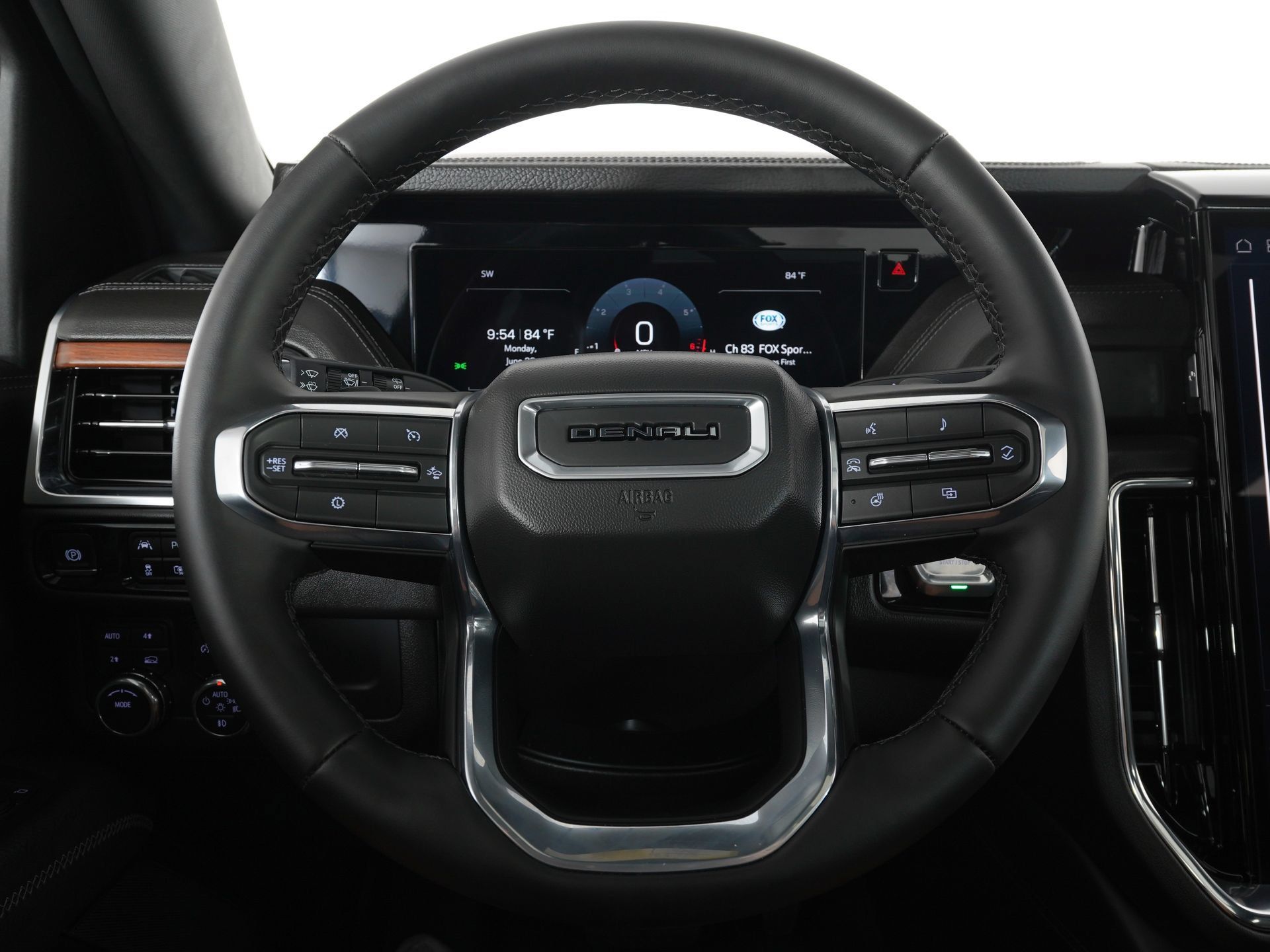 Used 2026 GMC Yukon Denali w/ Sun & Power Step Package AWD/4WD image 18
