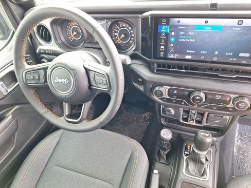 Used 2024 Jeep Wrangler Unlimited Sport AWD/4WD image 29