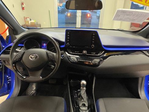 Used 2020 Toyota C-HR XLE image 26